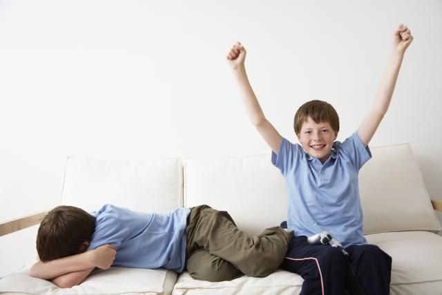 8 Ways to Effectively Manage Sibling Fighting and Rivalry